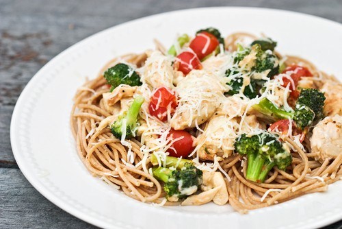 Спагетти с красным вином и брокколи