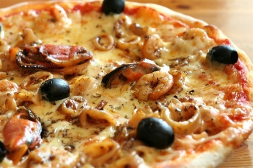Пицца с морепродуктами и специями