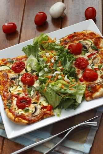 Пицца с овощами и рисом вегетарианская