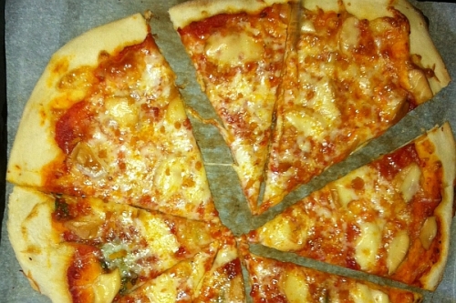 Пицца с копченым сыром и боттаргой