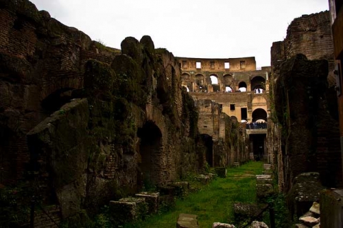Колизей - легендарная достопримечательность Рима